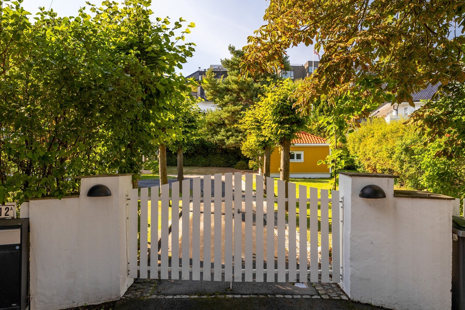 Adkomst til eiendommen via port Galleribilde
