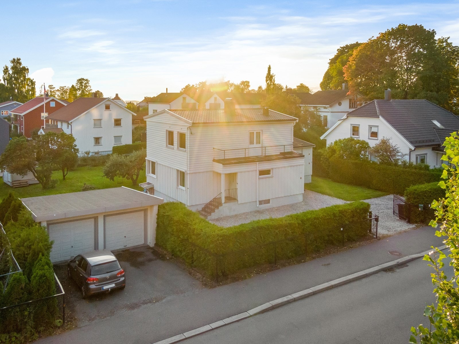 Haslevangen 9B har en sentrumsnær og barnevennlig beliggenhet i et attraktivt og veletablert villaområde på Hasle/Frydenberg. Galleribilde
