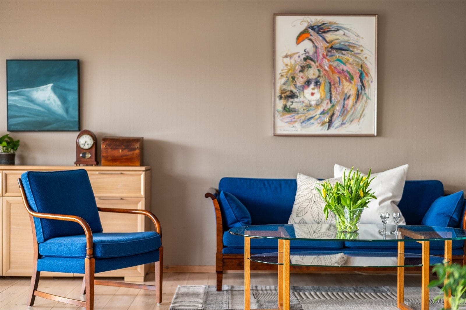 Her kan man innrede med stor sofa, et godt TV-bord og flere kommoder for oppbevaring. Galleribilde
