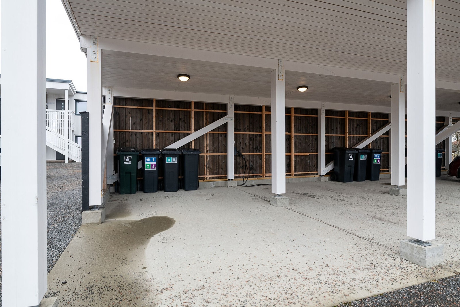 Det er tilrettelagt for montering av el-bil lader i carporten. Galleribilde