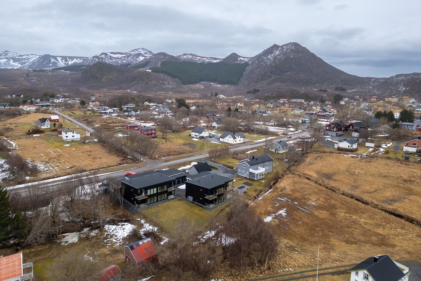 Her bor du sentralt og barnevennlig til på Steine i Bø. Galleribilde