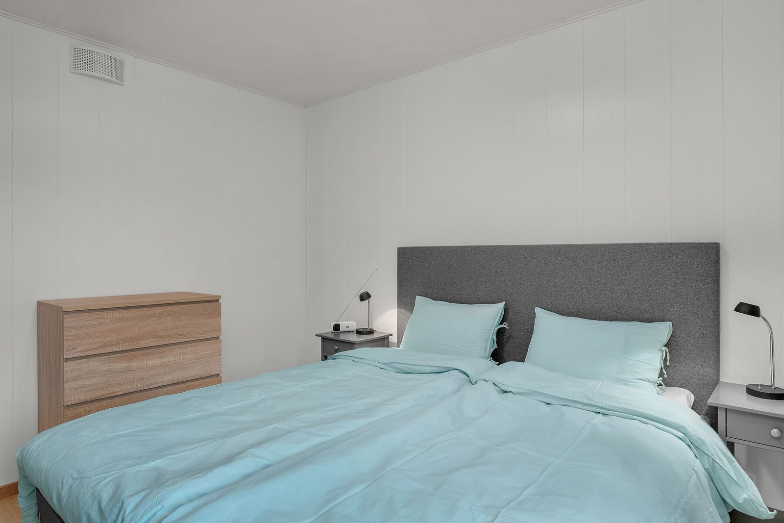 Hovedsoverommet har god plass til ønsket størrelse på seng. Galleribilde