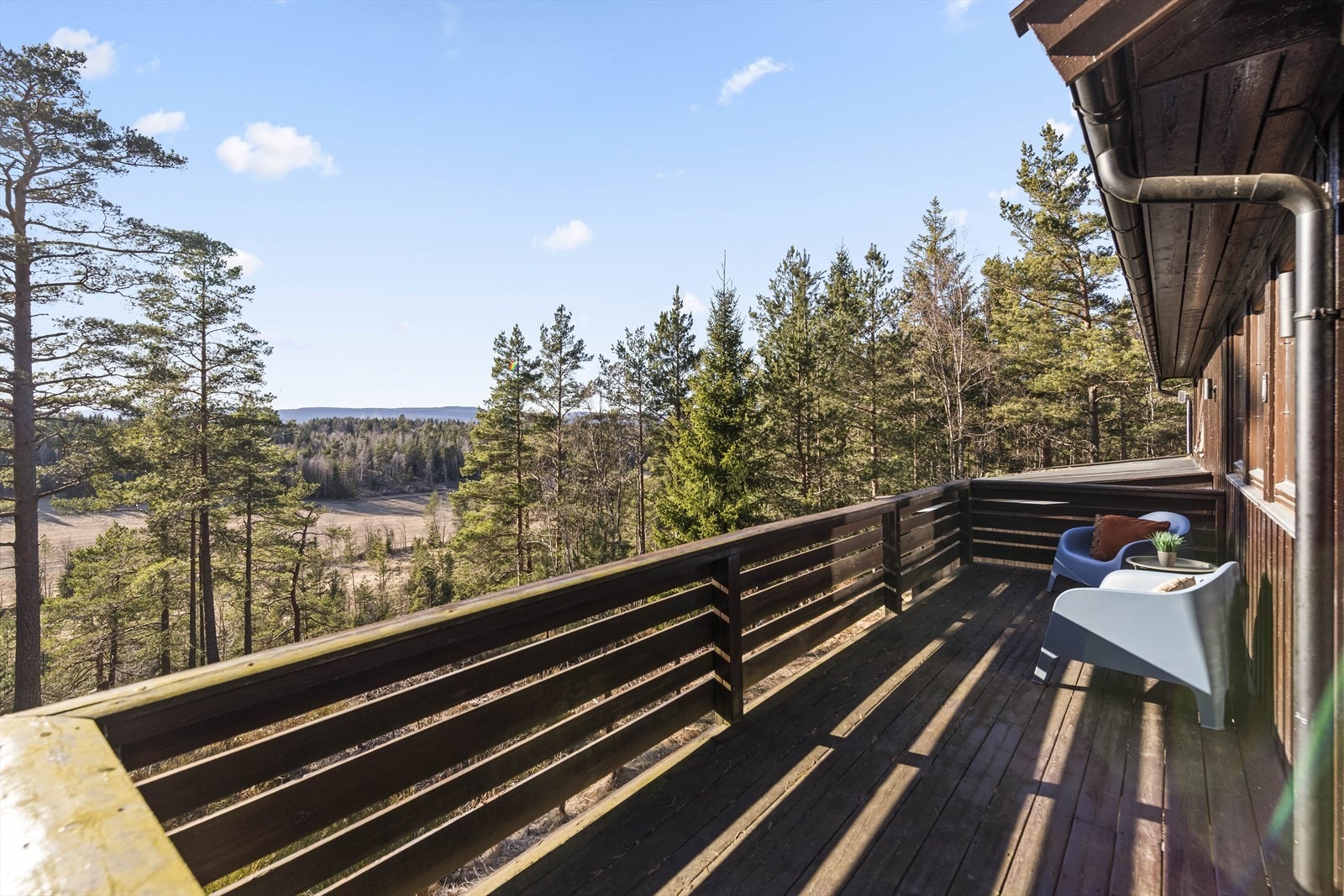 Fra verandaen er får du og hyggelig og rolig utsyn. Galleribilde
