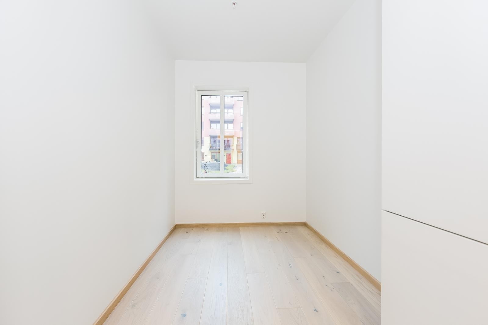 Soverom 2 med garderobeløsning i høyglans Galleribilde