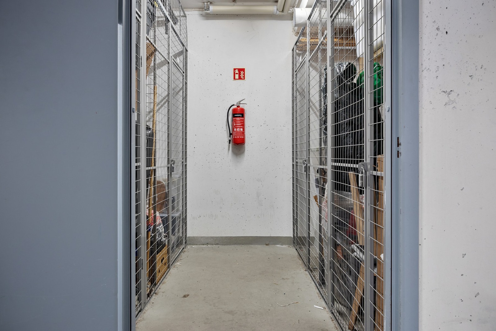 Romslig bod i felles bodkjeller. Galleribilde