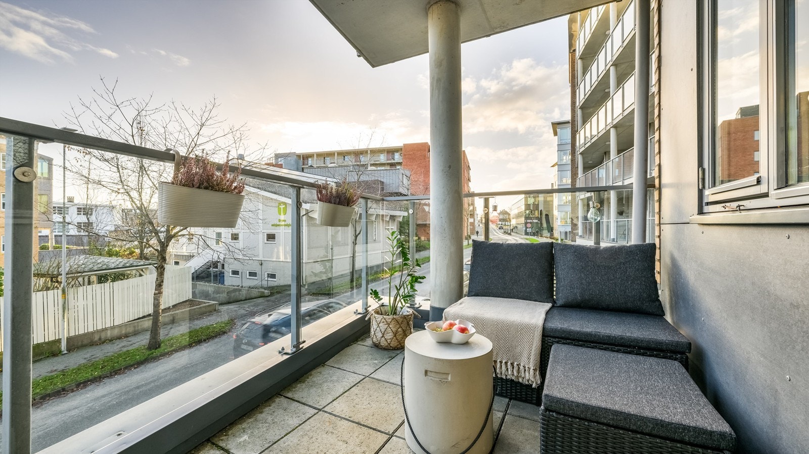 Fra stuen er det utgang til en balkong. Galleribilde
