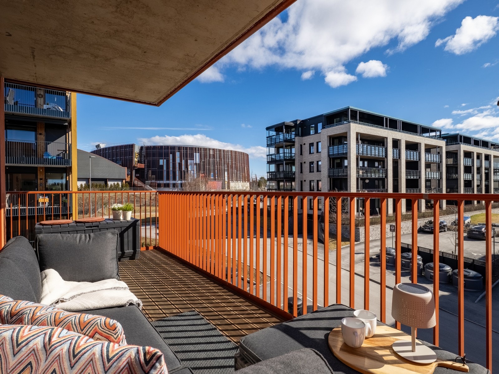 Overbygd balkong med fine solforhold. Galleribilde