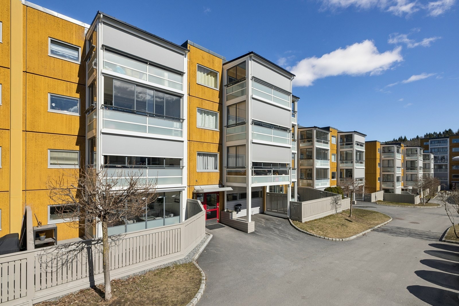 Boligen ligger i et rolig og etablert boligområde. Galleribilde