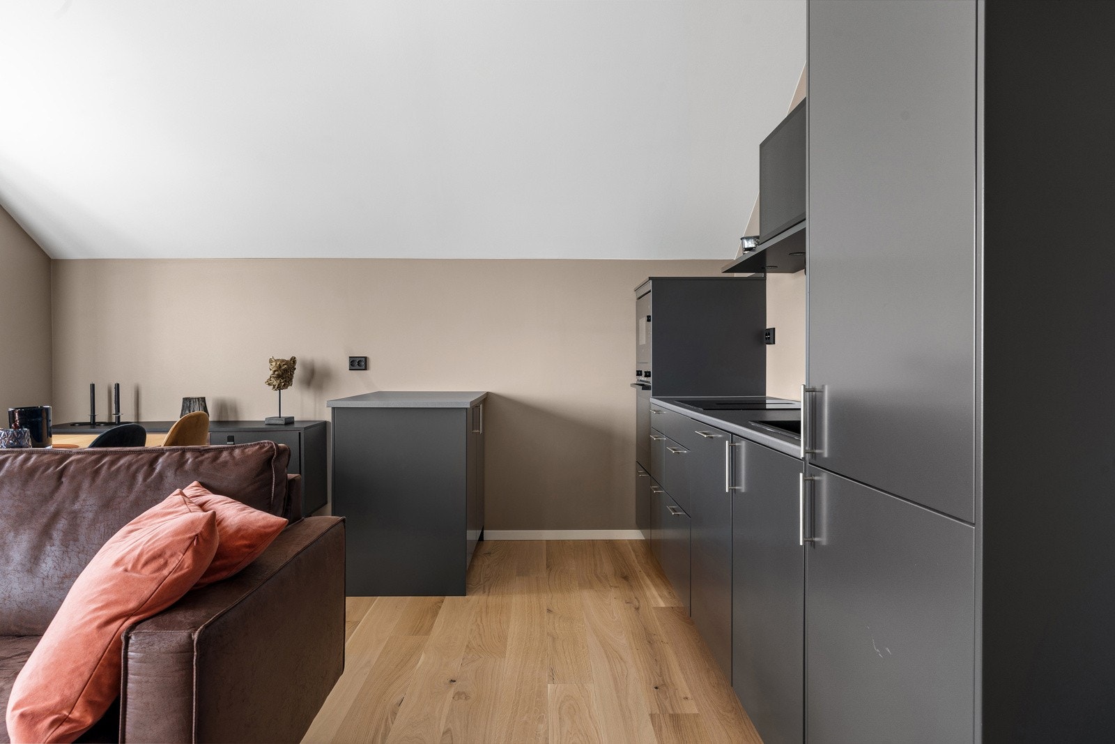 Praktisk kjøkkenøy med ekstra plass.