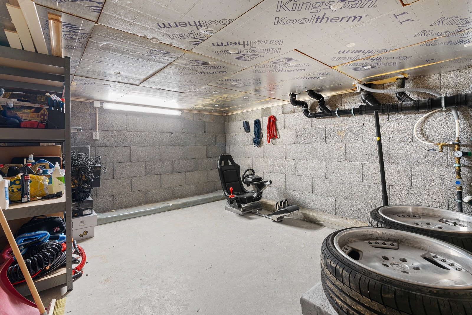 Godt med lagringsplass i stor bod.