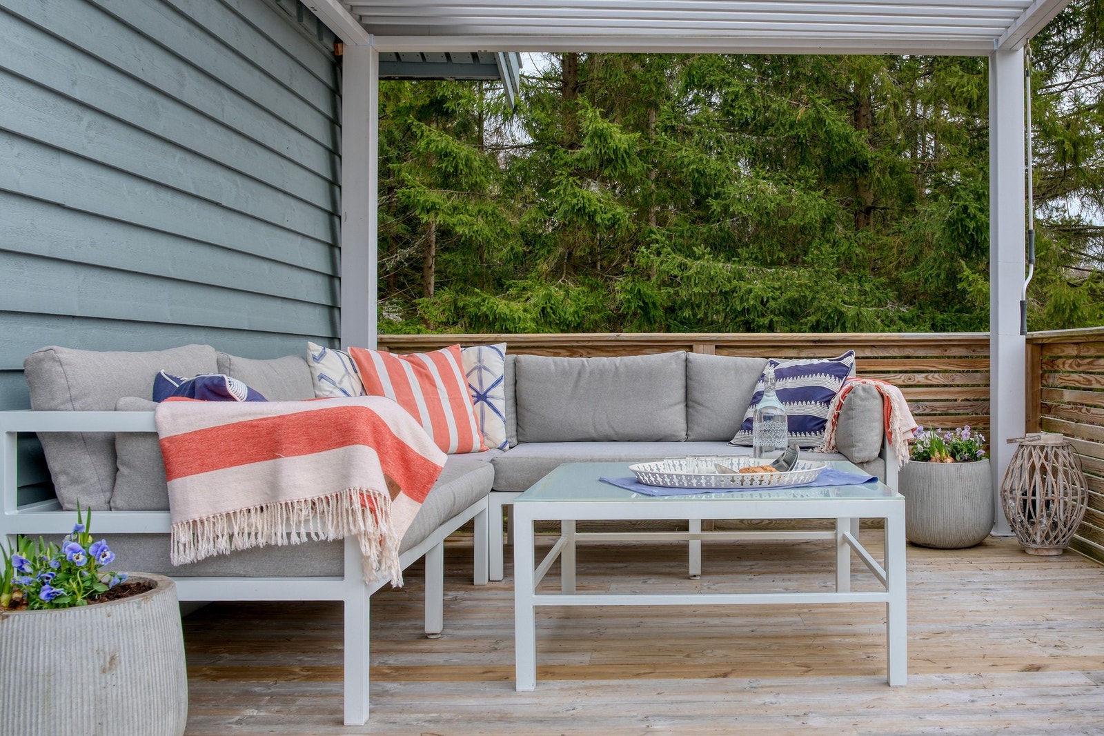 Deilig uteplass med ny pergola/integrert tak Galleribilde