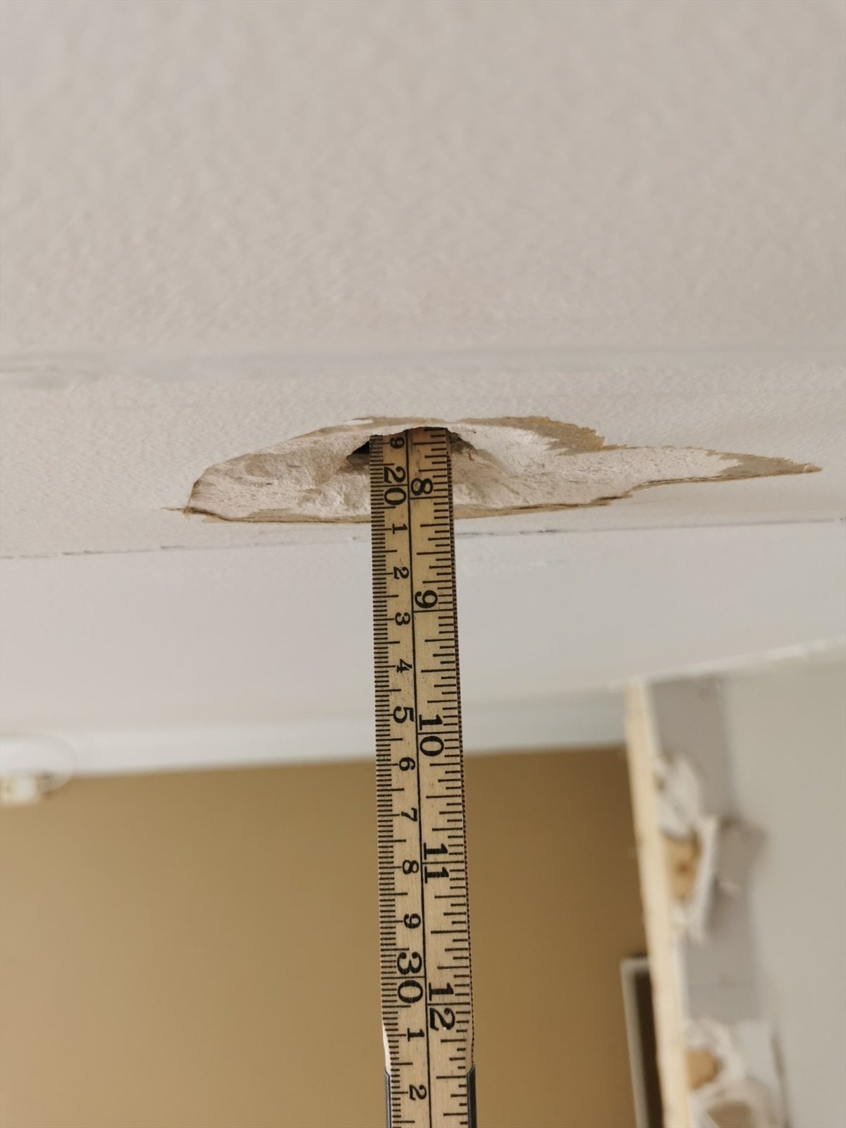 Taket er nedsenket ca. 20 cm i stue og på soverom. Galleribilde