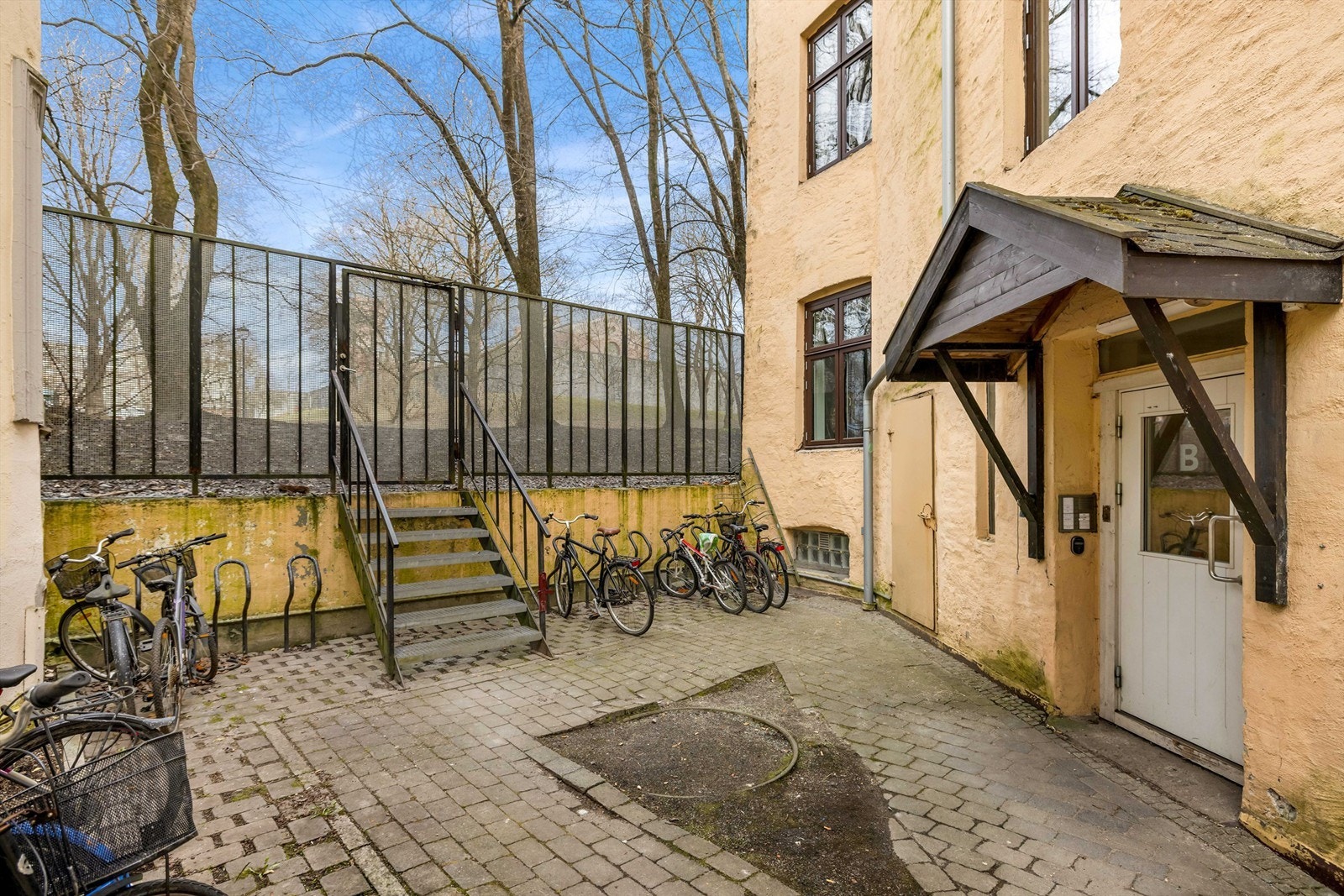 Direkte tilgang til Klosterskogen park via egen port. Galleribilde