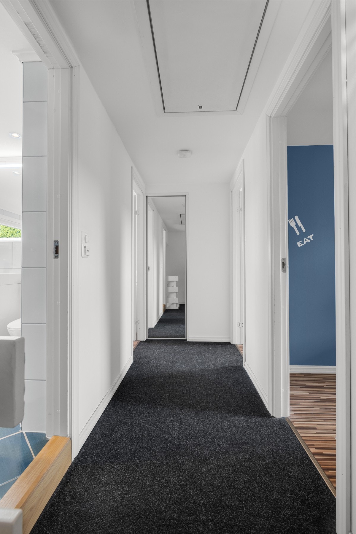 Gang i 2. etasje med luke til råloft Galleribilde