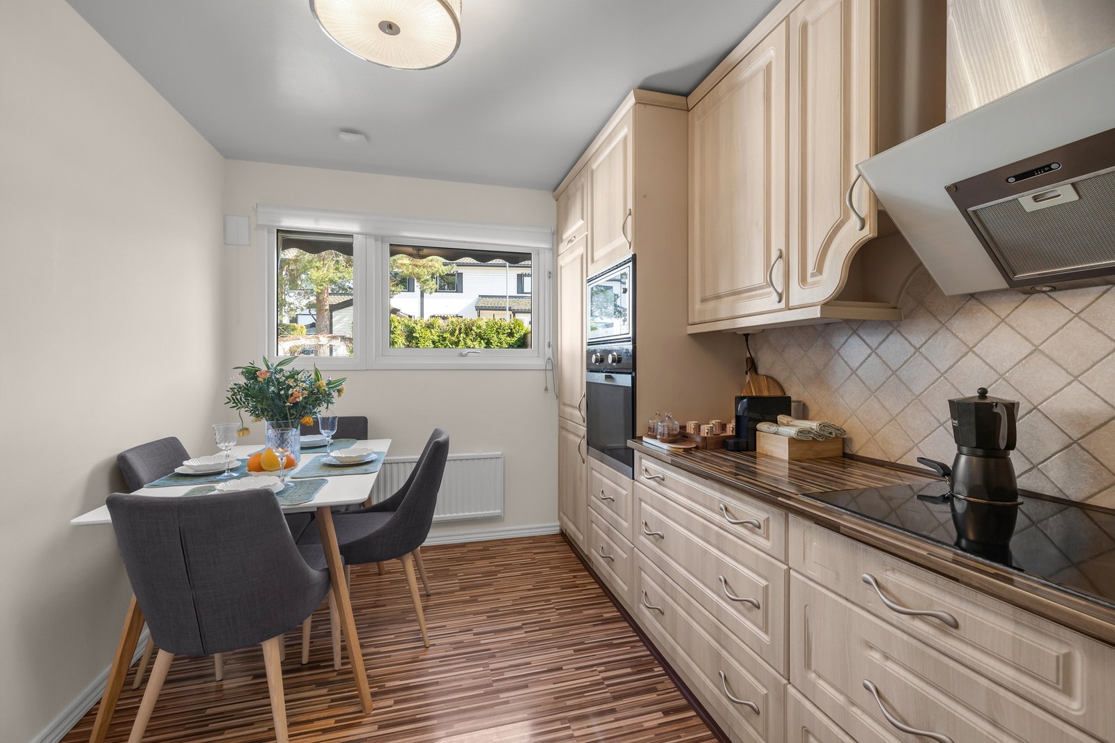 Det er plass til sittegruppe Galleribilde