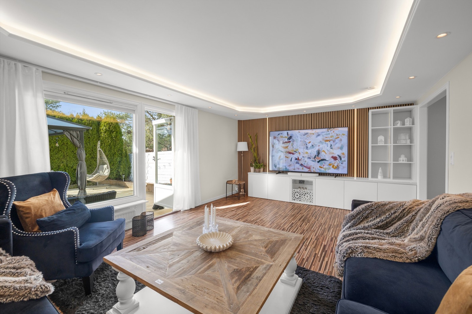 Dette er et flott rekkehus over 3 plan i naturskjønne omgivelser på Holmlia Galleribilde