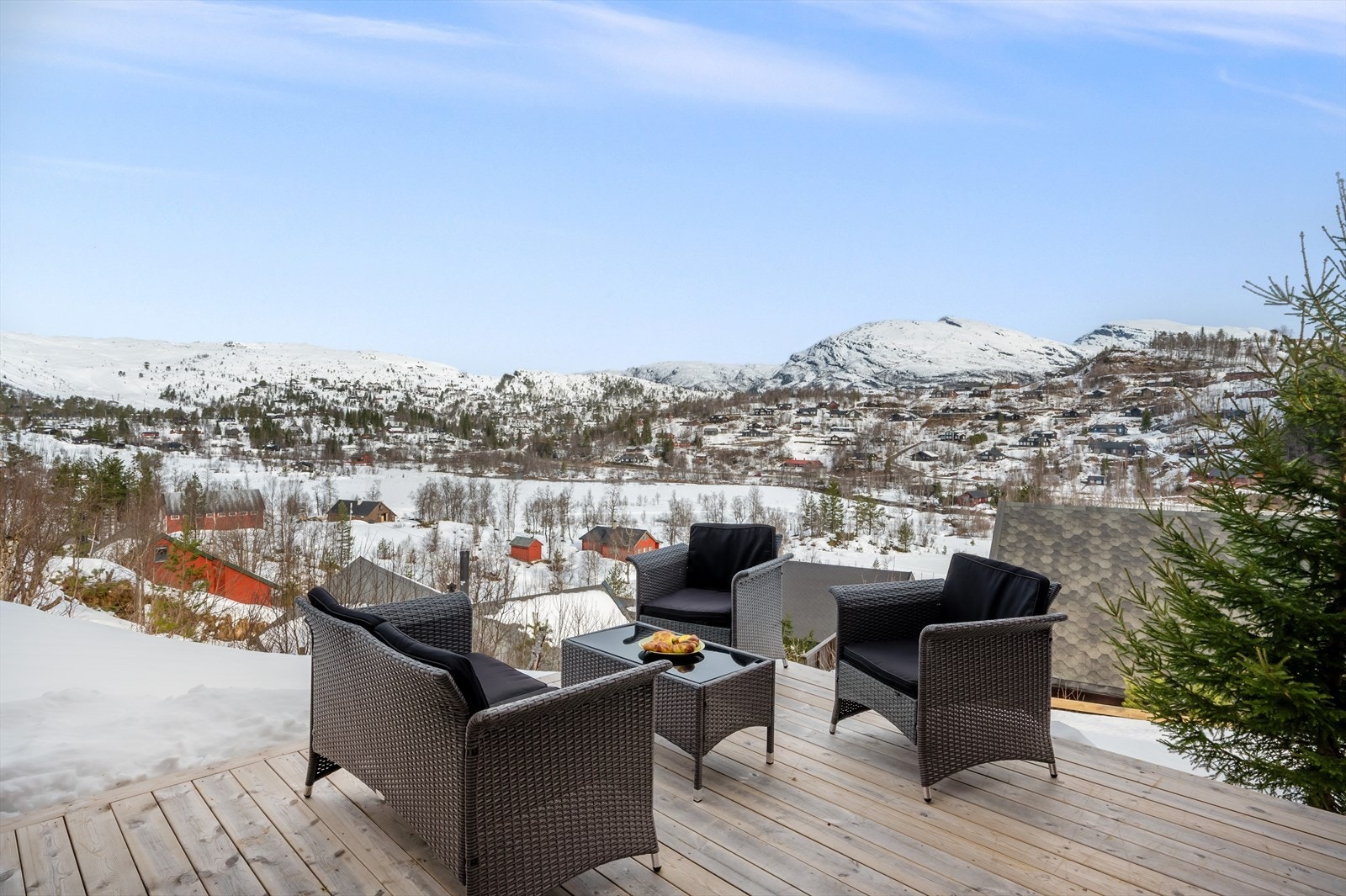 - Eikedalen Skisenter ligger ca. 10 minutter fra eiendommen med bil og har 8 skiheiser og over 16 nedfarter - Galleribilde