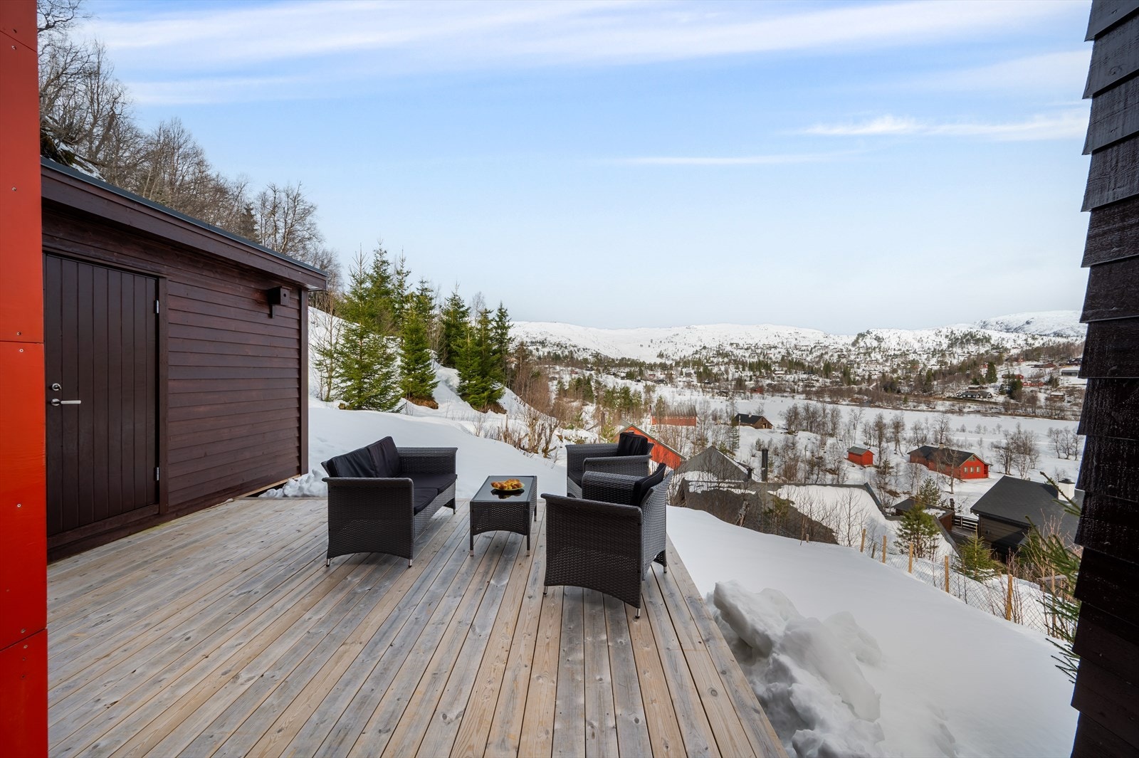 - Kvamskogen har også flotte alpinmuligheter med skitrekk i Furedalen, kjent som "Familietrekket på Kvamskogen", bare få minutter unna med bil. Furedalen tilbyr 2 skiheiser, barnetrekk, skiutleie og varmestue - Galleribilde