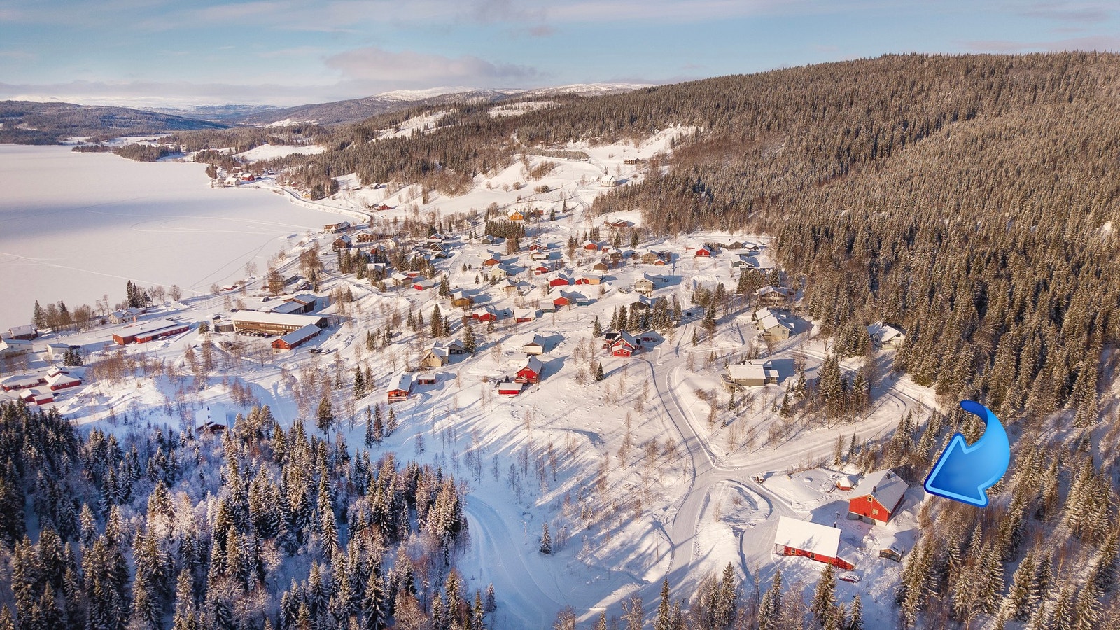 Boligen ligger høyt og fritt til i øvre del av et etablert boligfelt, tilknyttet Sandvika sentrum Galleribilde
