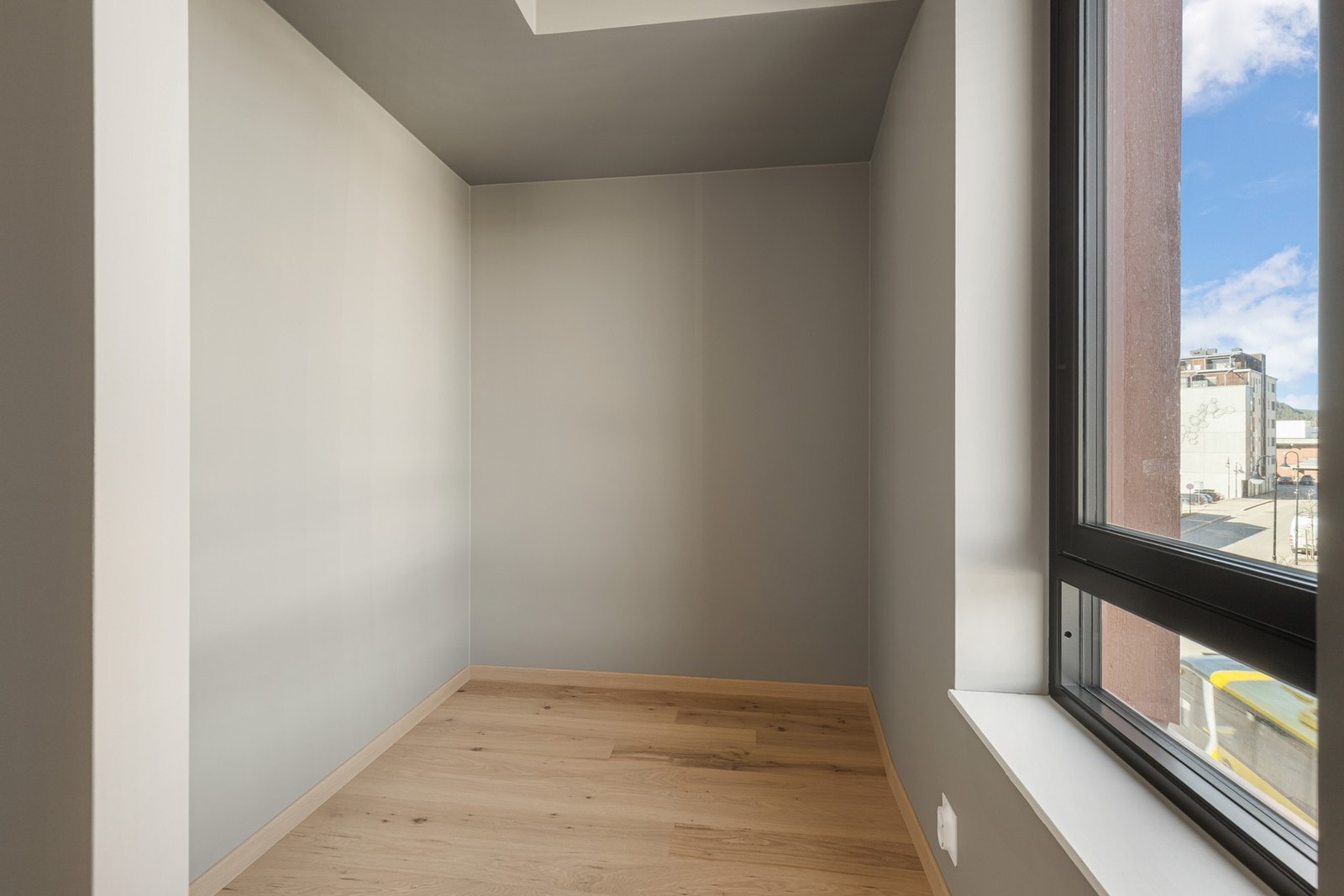 Plass til seng og oppbevaring Galleribilde