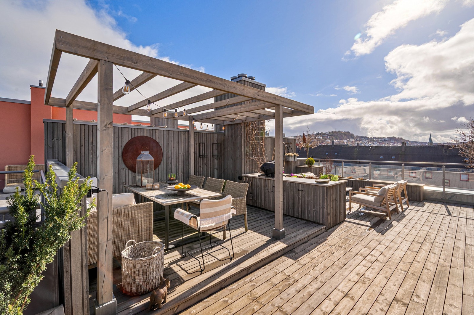 Fantastisk leilighet med flott uteområde på totalt 80 kvadratmeter. Galleribilde