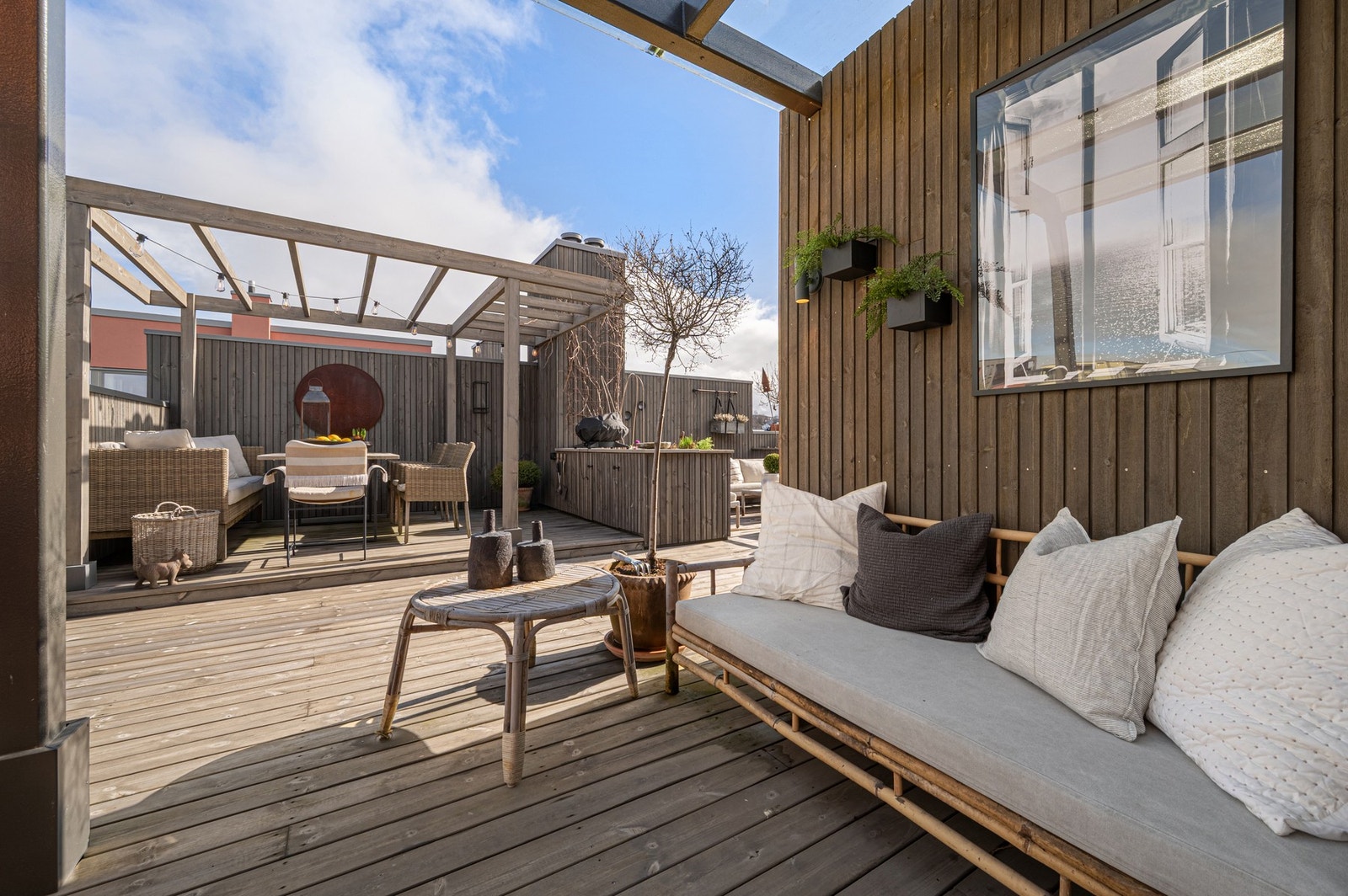 Man har svært mange soner på takterrassen som gir flere gode møbleringsmuligheter. Galleribilde