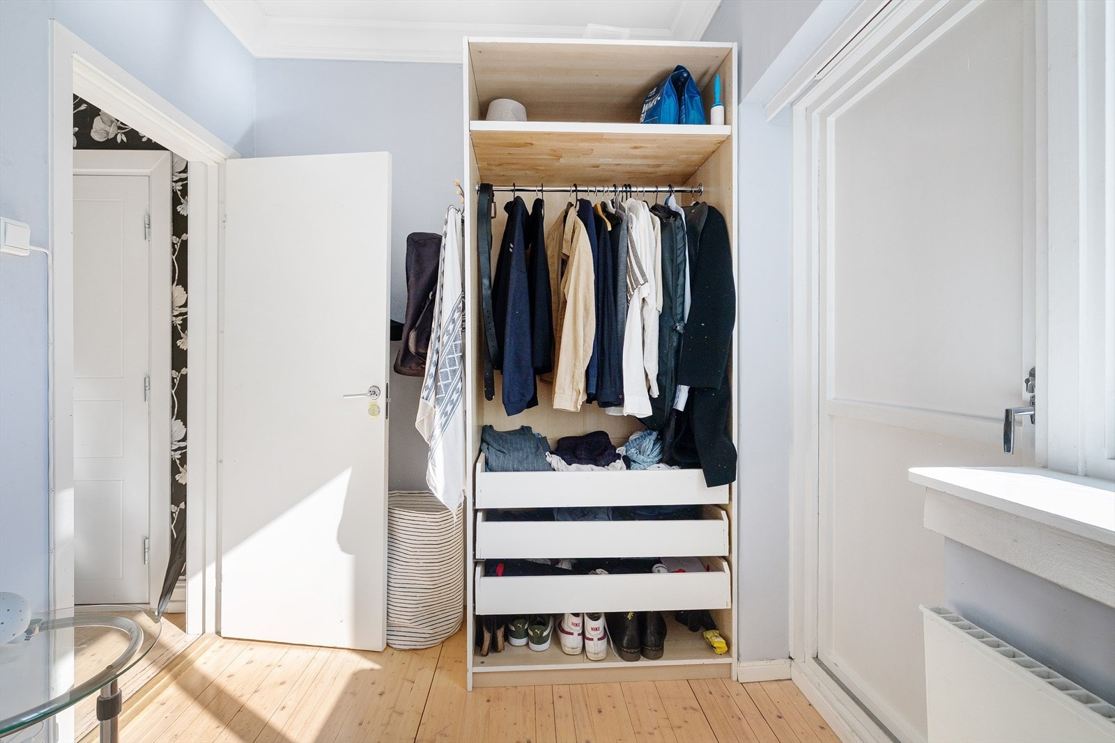 Her er det plass til garderobe. Galleribilde