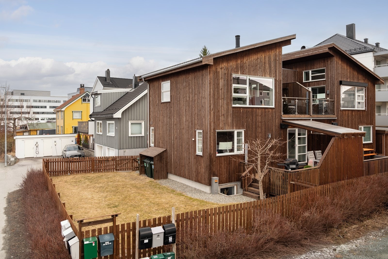 Velkommen til Vestre Rosten 65A - en innholdsrik familiebolig over tre plan beliggende på Heimdal. (Foto: Eivind Mølnå) Galleribilde