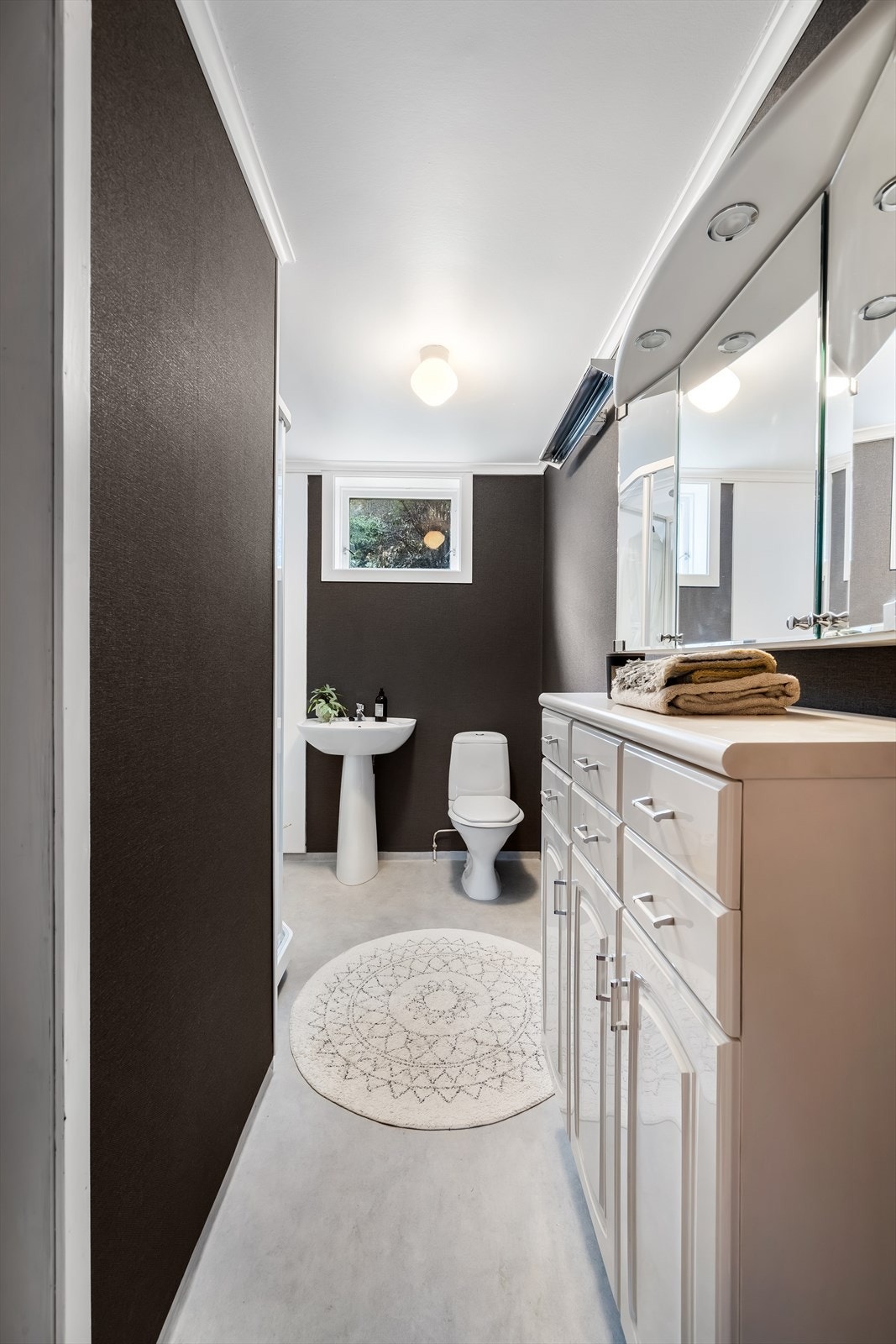Moderne overflater og kontraster. Galleribilde