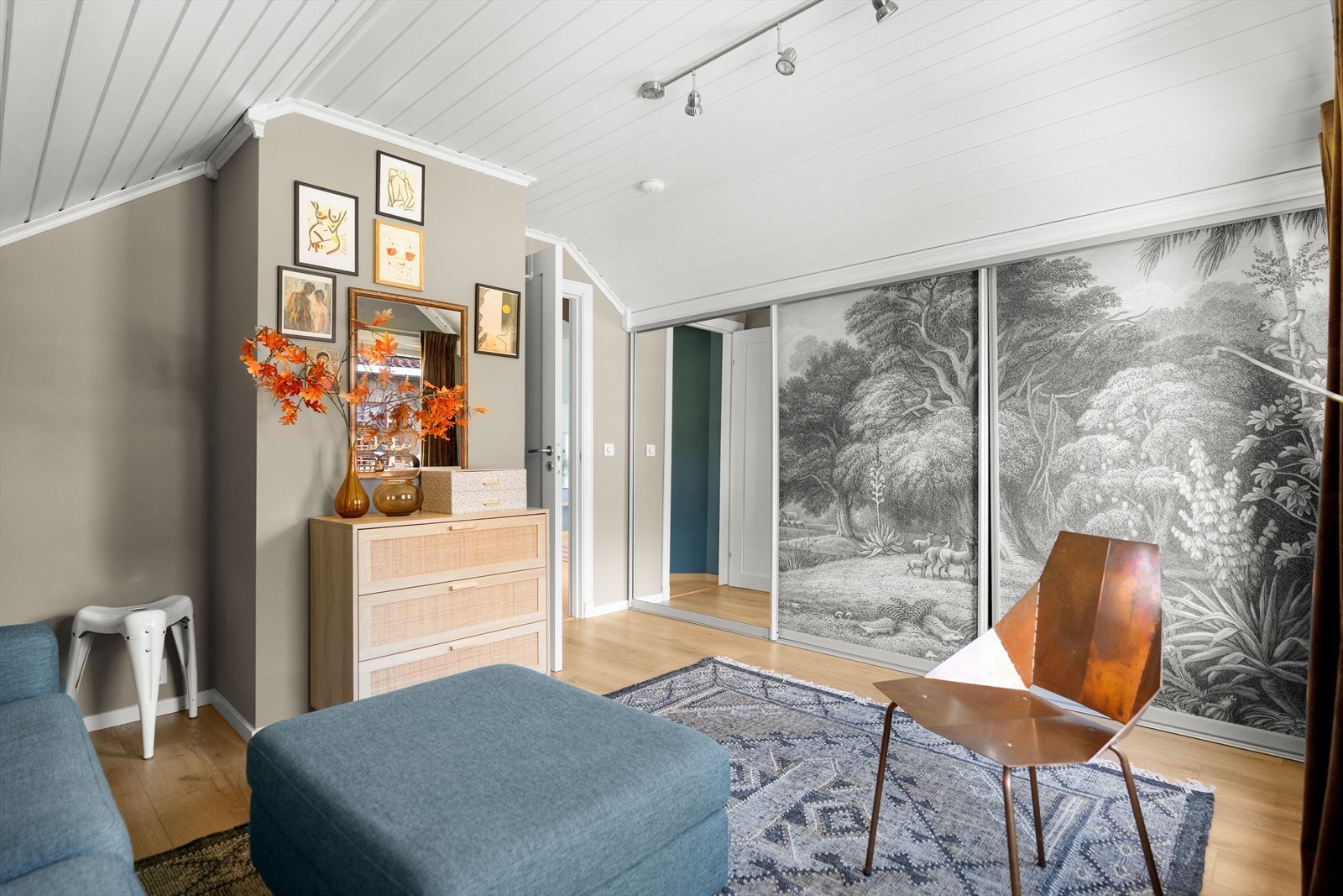 Begge rom har plass til seng, nattbord, garderobeløsning og evt. skrivebord. Galleribilde