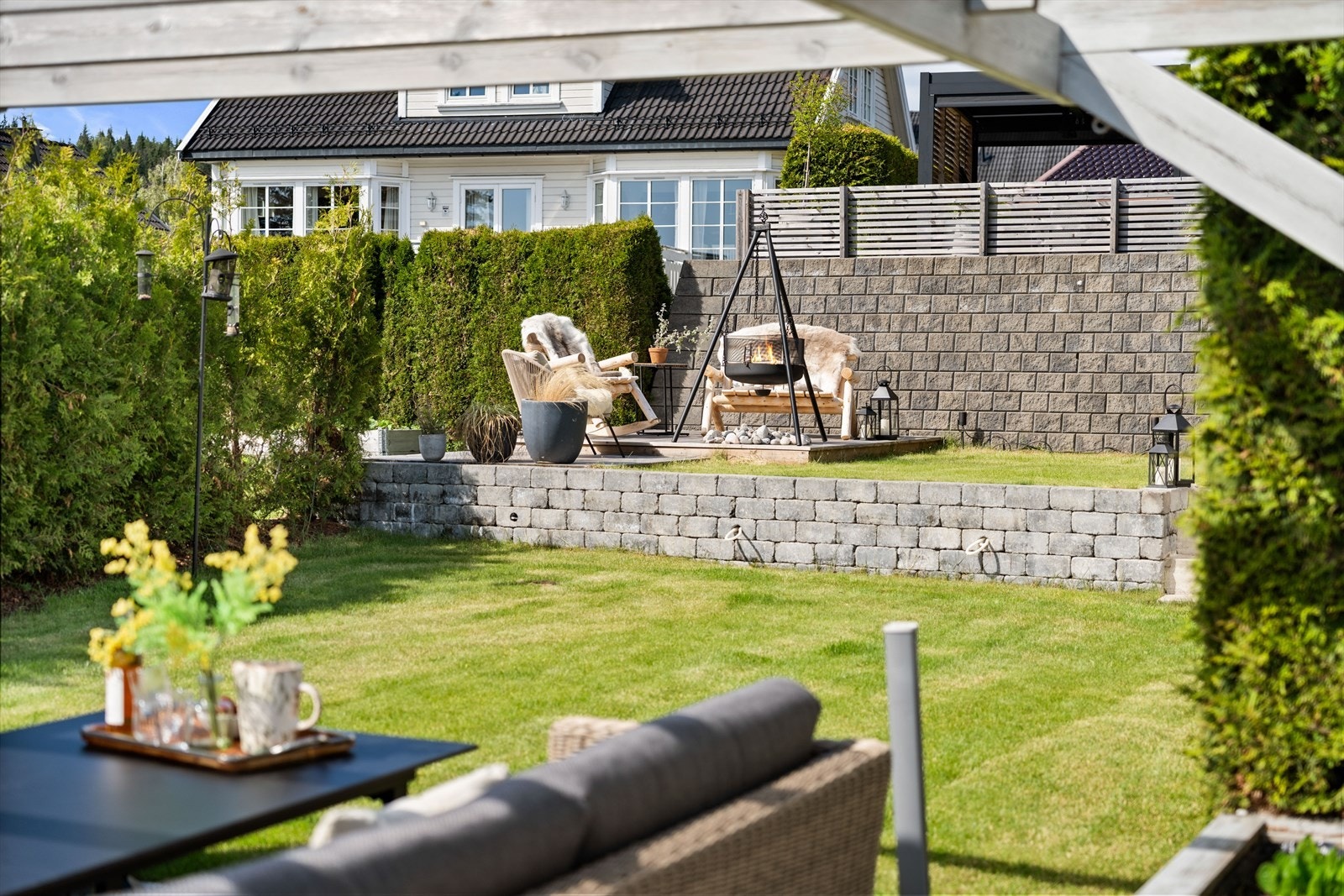Uteplassene byr på svært gode solforhold, her kan man virkelig nyte sommerhalvåret! Galleribilde