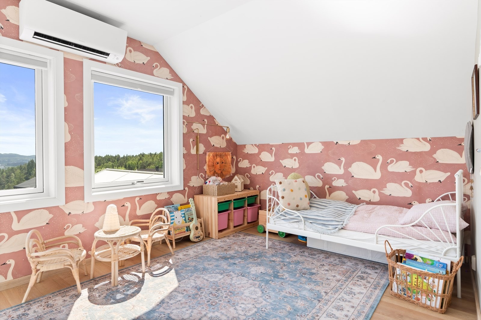 Det ene rommet har varmepumpe montert. Galleribilde