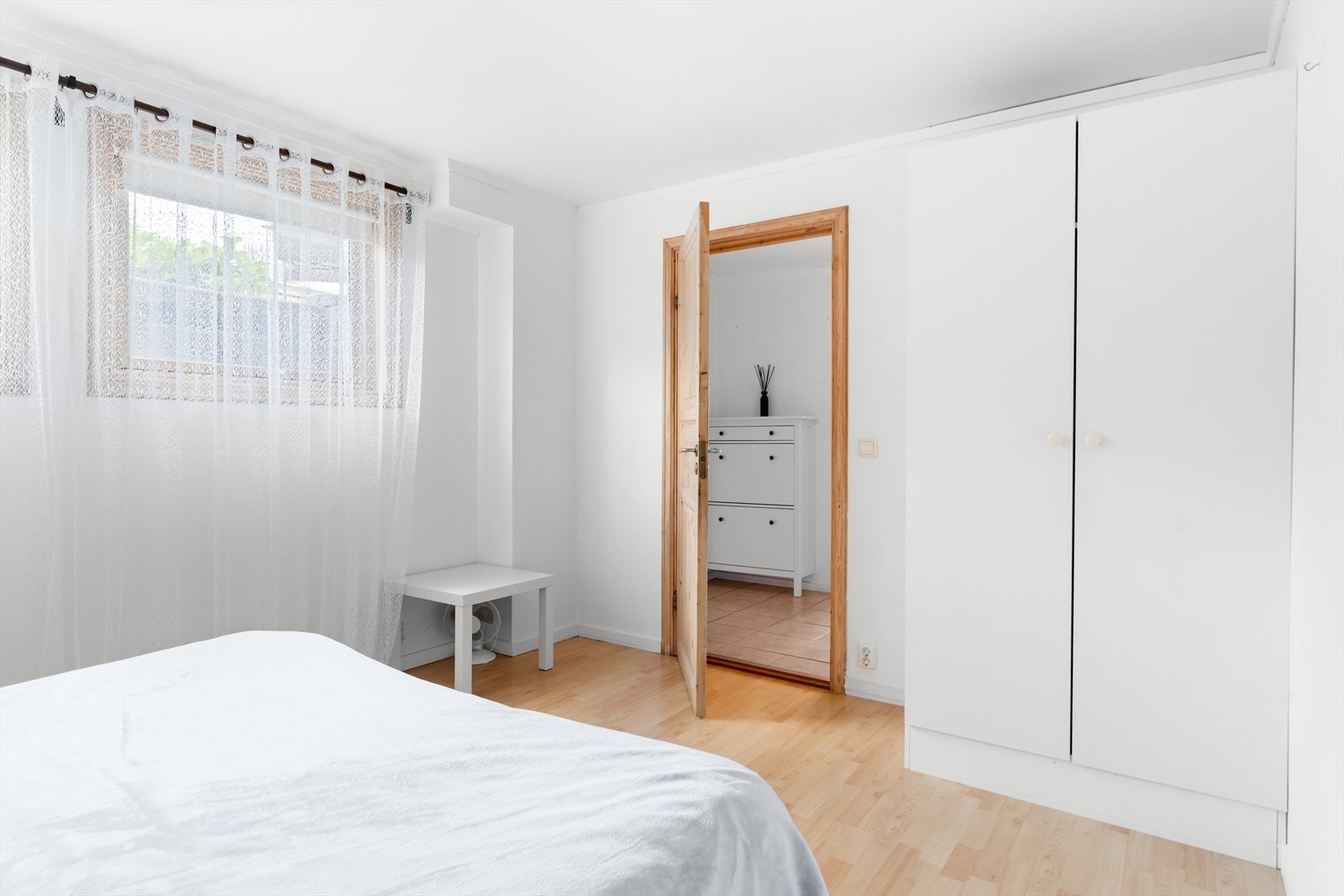 I tillegg er det inngang til en bod med ekstra lagringsplass. Galleribilde