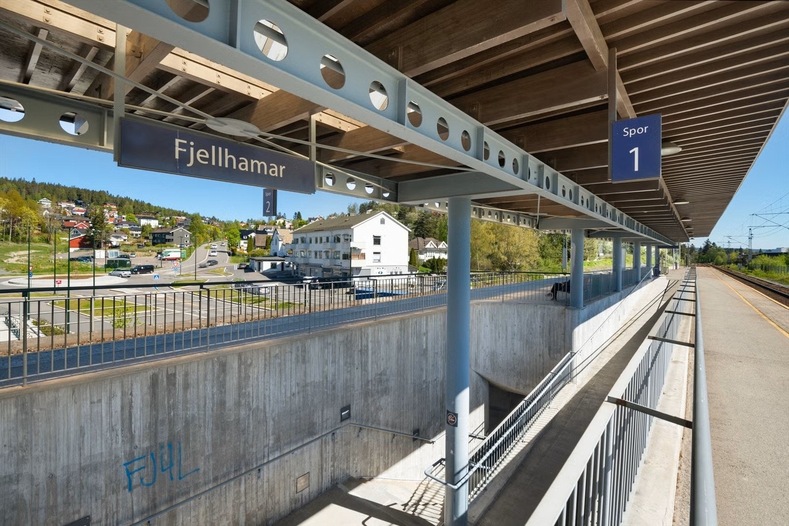 Fjellhamar togstasjon er kort vei fra boligen Galleribilde