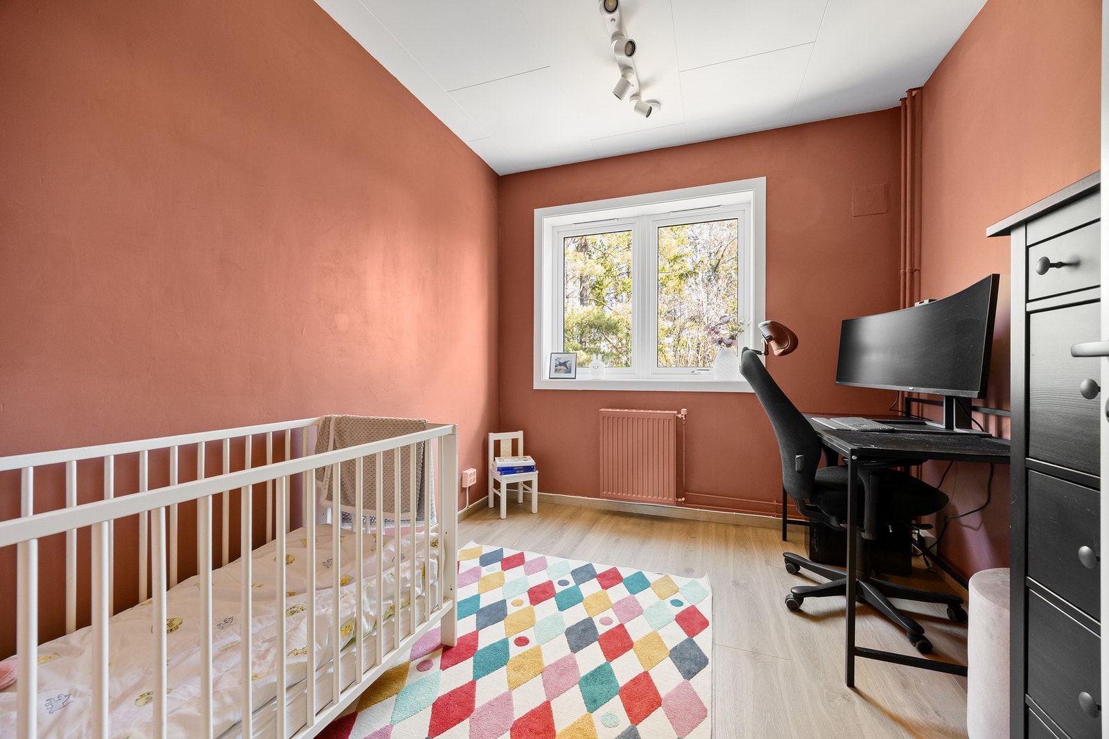 Soverom II vender mot bakgård. Galleribilde