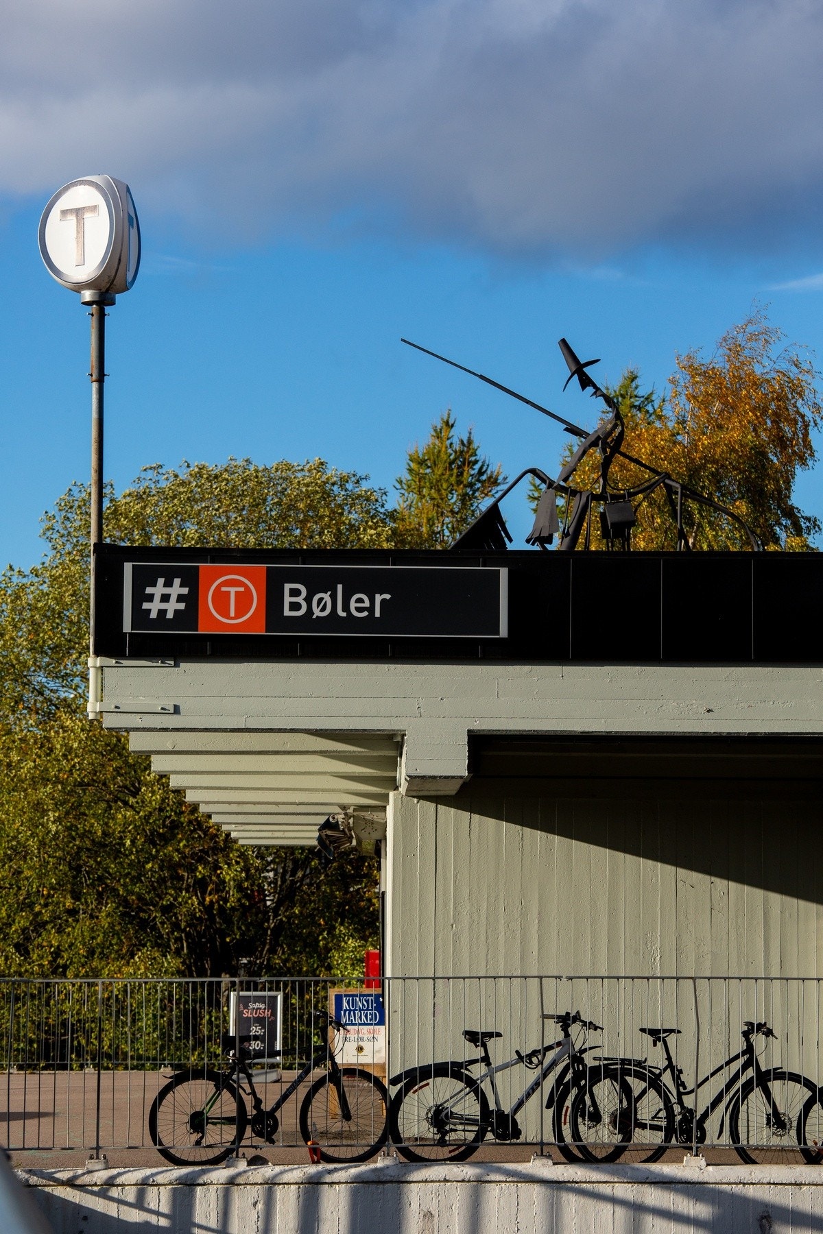 Bøler T-banestasjon tar deg inn til Oslo sentrum på 20 minutter. Galleribilde