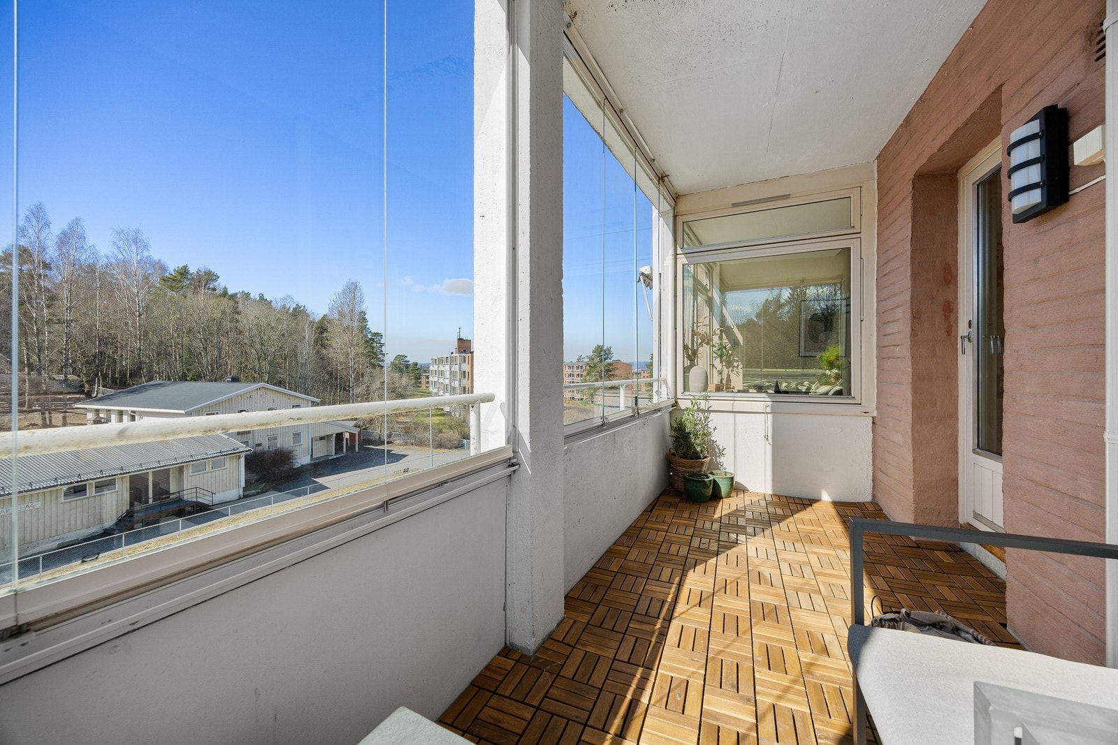 Tremmegulv av hardtrefliser. Galleribilde