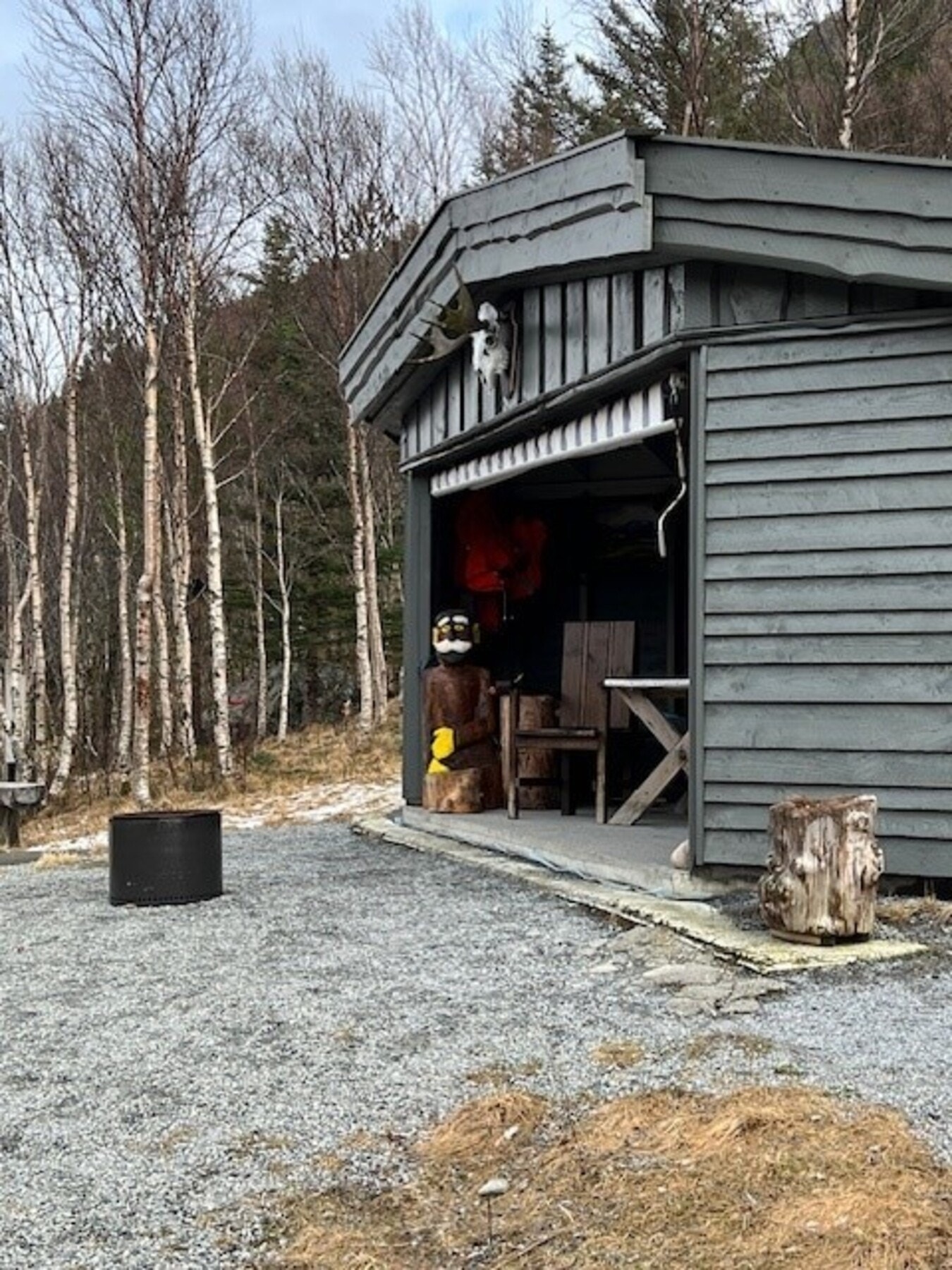 Rett ved hytta har man flott tursti til Salbuvikvatnet Galleribilde