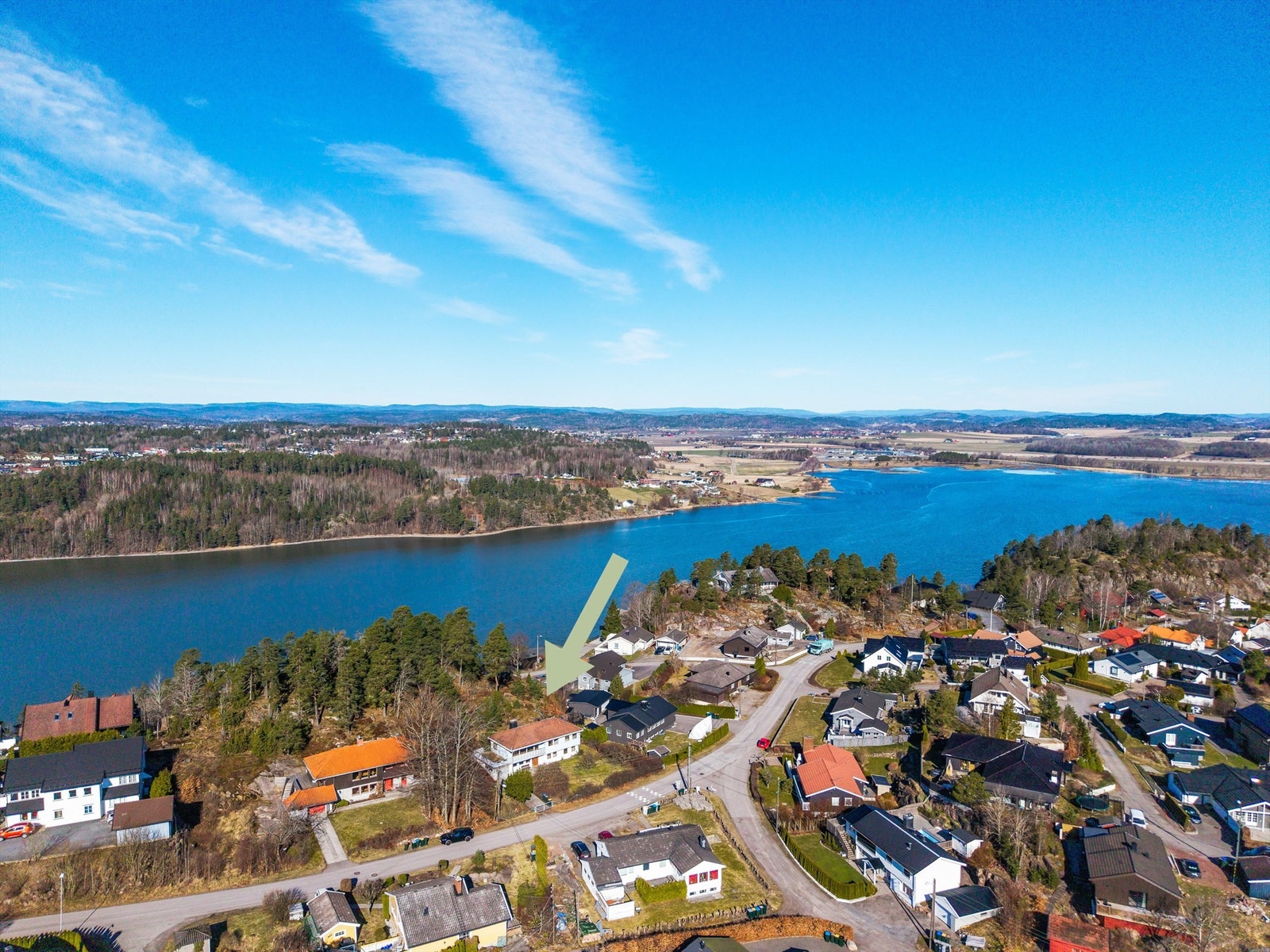 Beliggenheten kombinerer nærhet til sjøen med kort vei til Tønsberg sentrum. Galleribilde