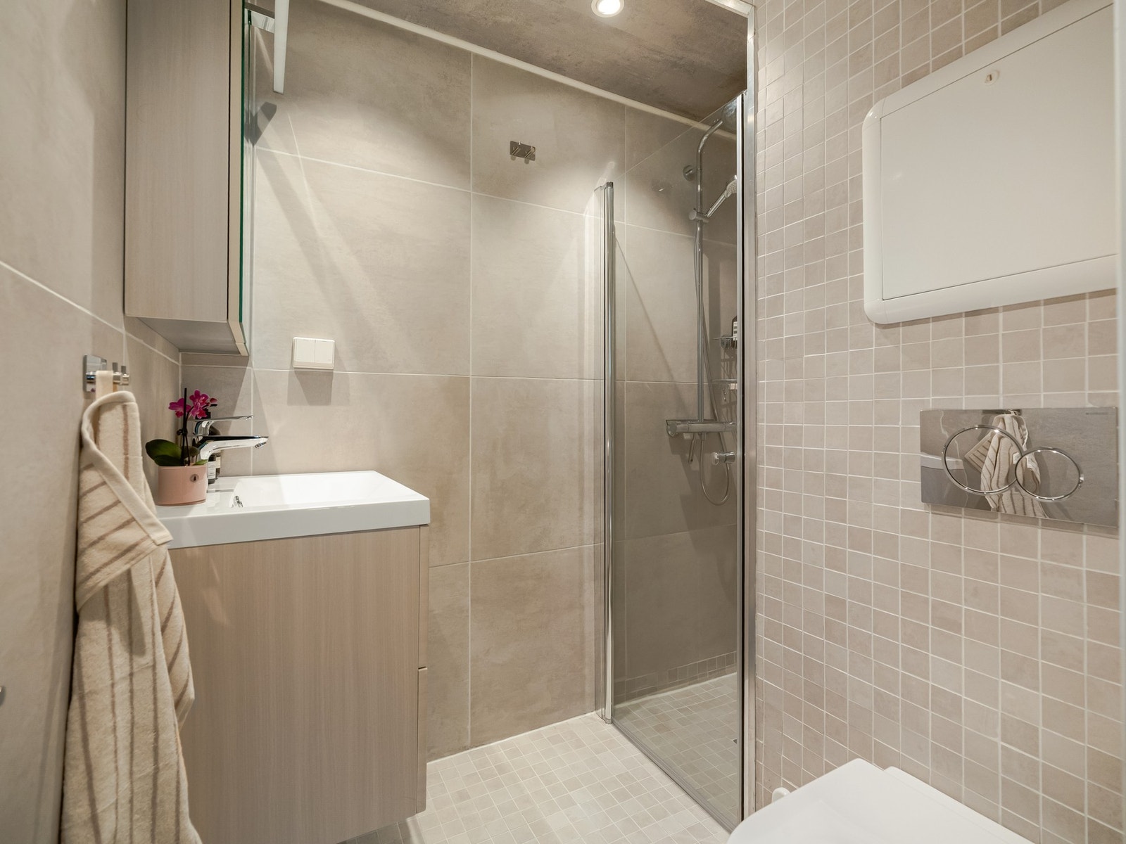 Fra entreen finner vi det fine badet, som var helt nytt i 2020. Galleribilde