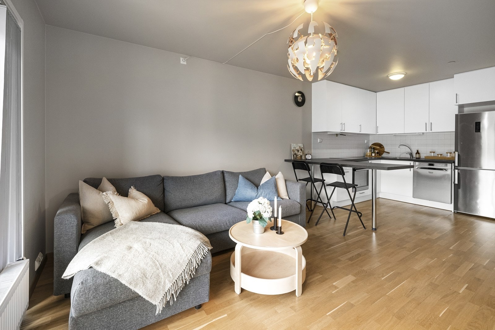 - Thea Edland ved Nordvik Bolig har gleden av å presentere Øvramarka 4. Foto: Jan Rune Berge - Galleribilde