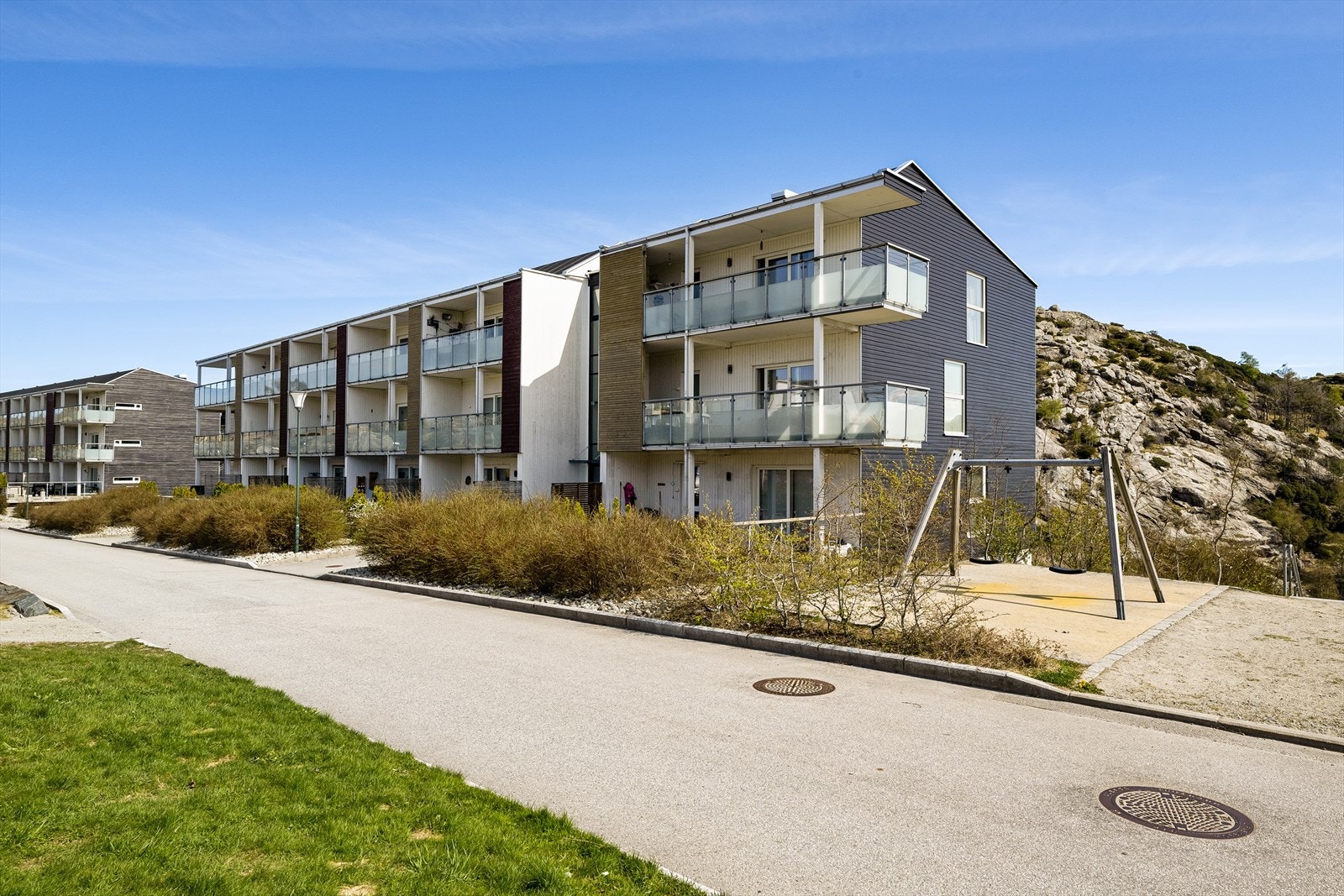 - Barnevennlig område med en rekke lekeplasser like utenfor døra - Galleribilde
