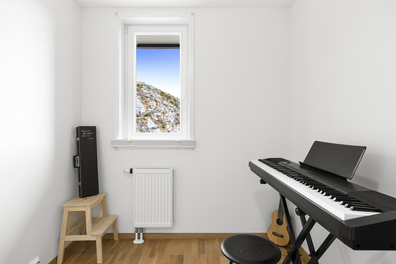 - Alle rom har vannbåren varme via radiator eller gulvvarme - Galleribilde