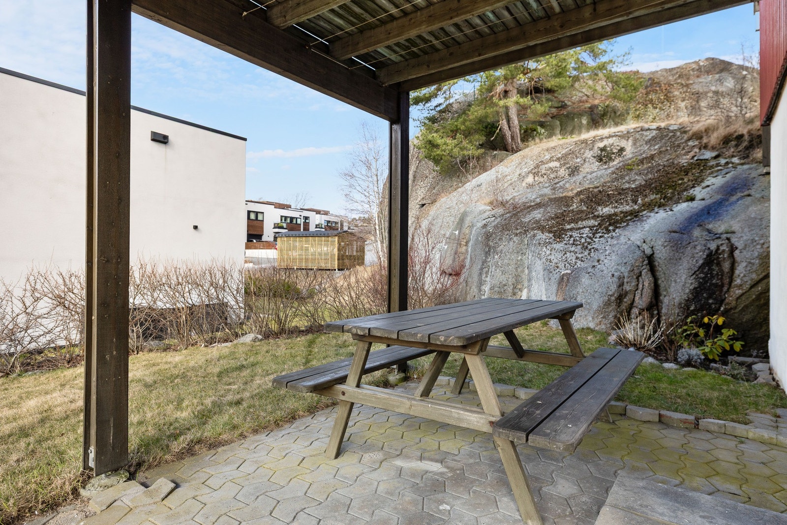 Overbygget uteplass. Galleribilde
