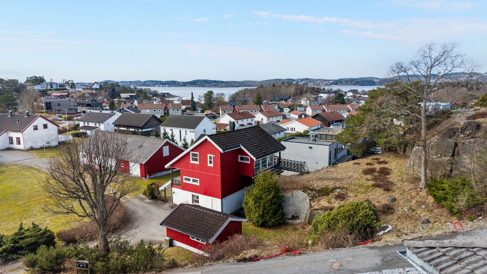 Boligen ligger i et etablert og familievennlig område . Galleribilde