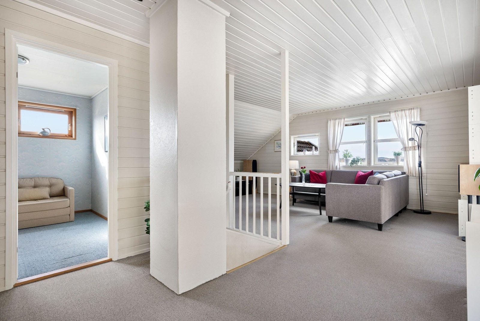 Lys og luftig loftstue . Galleribilde