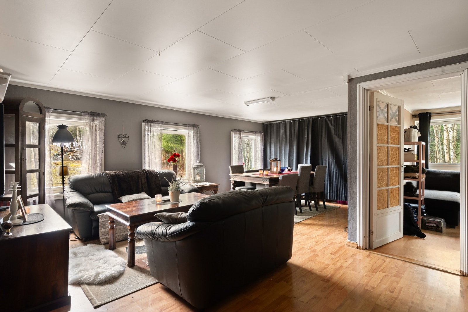 Plass til både sofagruppe og spisestue. Galleribilde