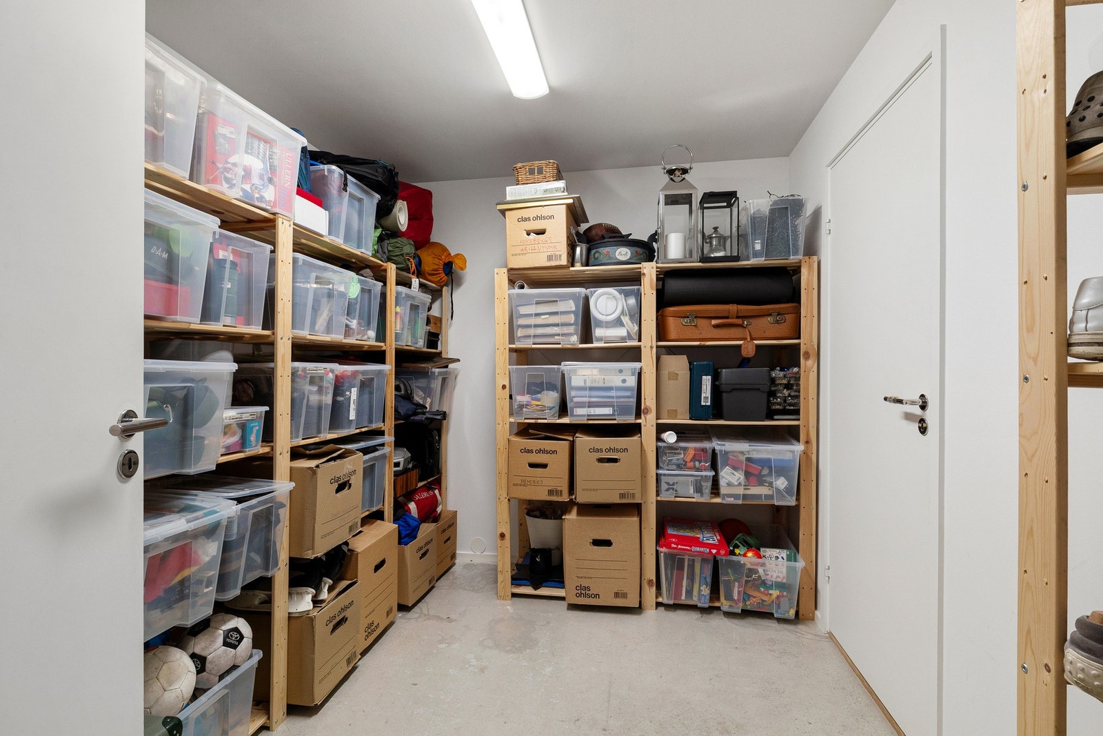 Boligen har to store innvendige boder. Galleribilde