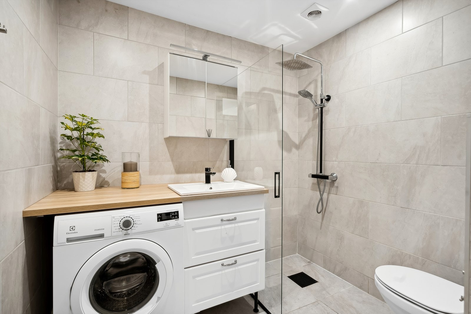 Badet er rålekkert og pent, og ble totalrenovert i 2020. Galleribilde