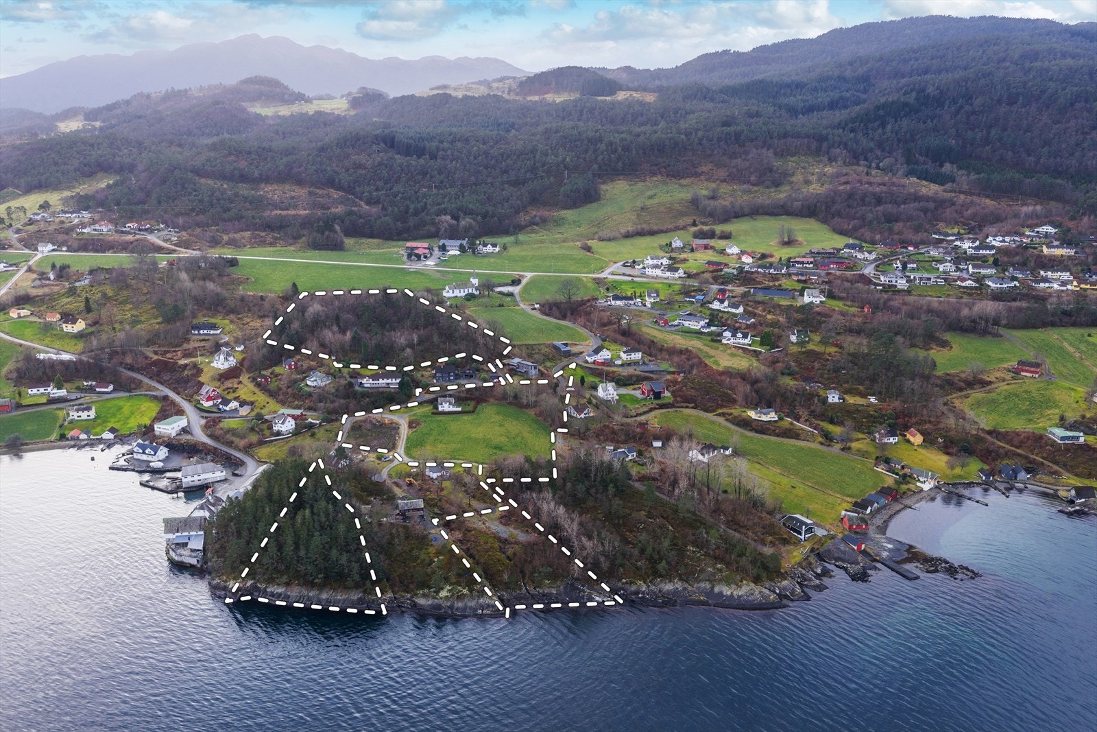 Velkommen til Buavegen 48! I tillegg til markerte teiger er det en skogteig som også følger eiendommen, kart ligger i salgsoppgaven.
Foto v/Vestbris. Galleribilde